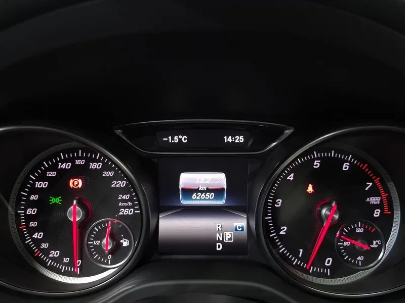 Mercedes-Benz CLA 2.5, снимка 8 - Автомобили и джипове - 54287784