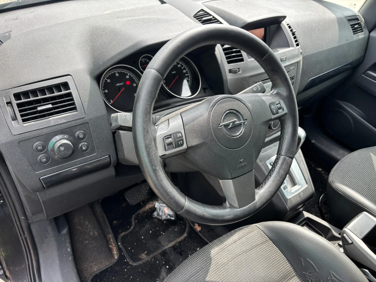 Opel Zafira 2 броя 1.9CDTI Diesel и  1.6 Бензин, снимка 14 - Автомобили и джипове - 49441051