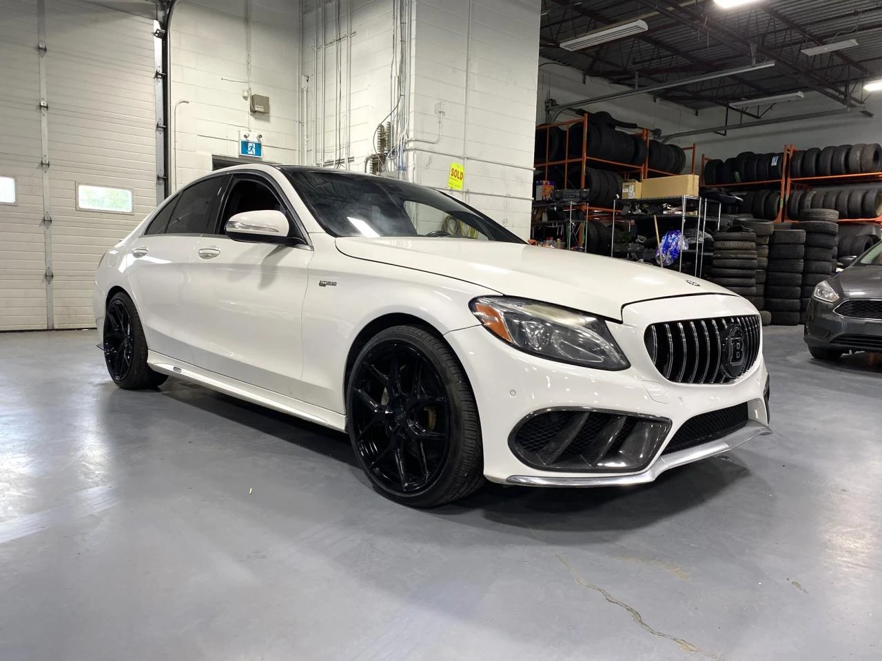 Mercedes-Benz C 400 BRABUS PACK* MAROON* PANO* ПЕРА* BURMASTER* VOSSEN - изображение 3