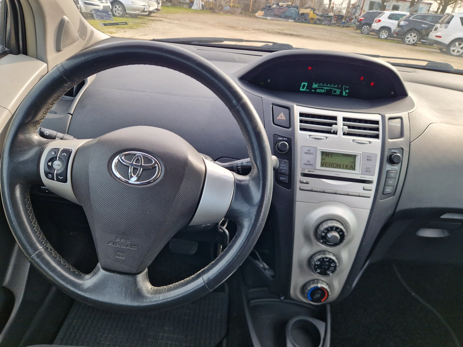 Toyota Yaris 1, 3VVTI/AВТОМАТИК, снимка 13 - Автомобили и джипове - 53770847