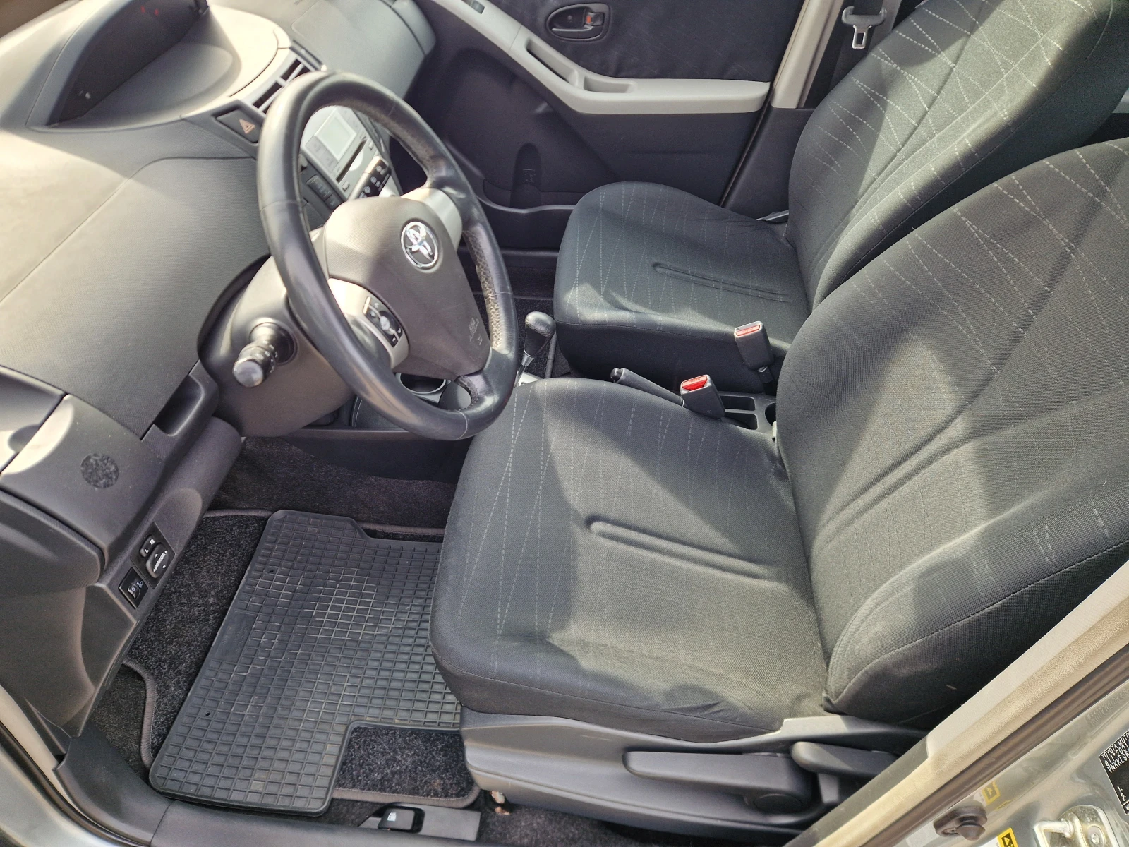 Toyota Yaris 1, 3VVTI/AВТОМАТИК, снимка 9 - Автомобили и джипове - 53770847