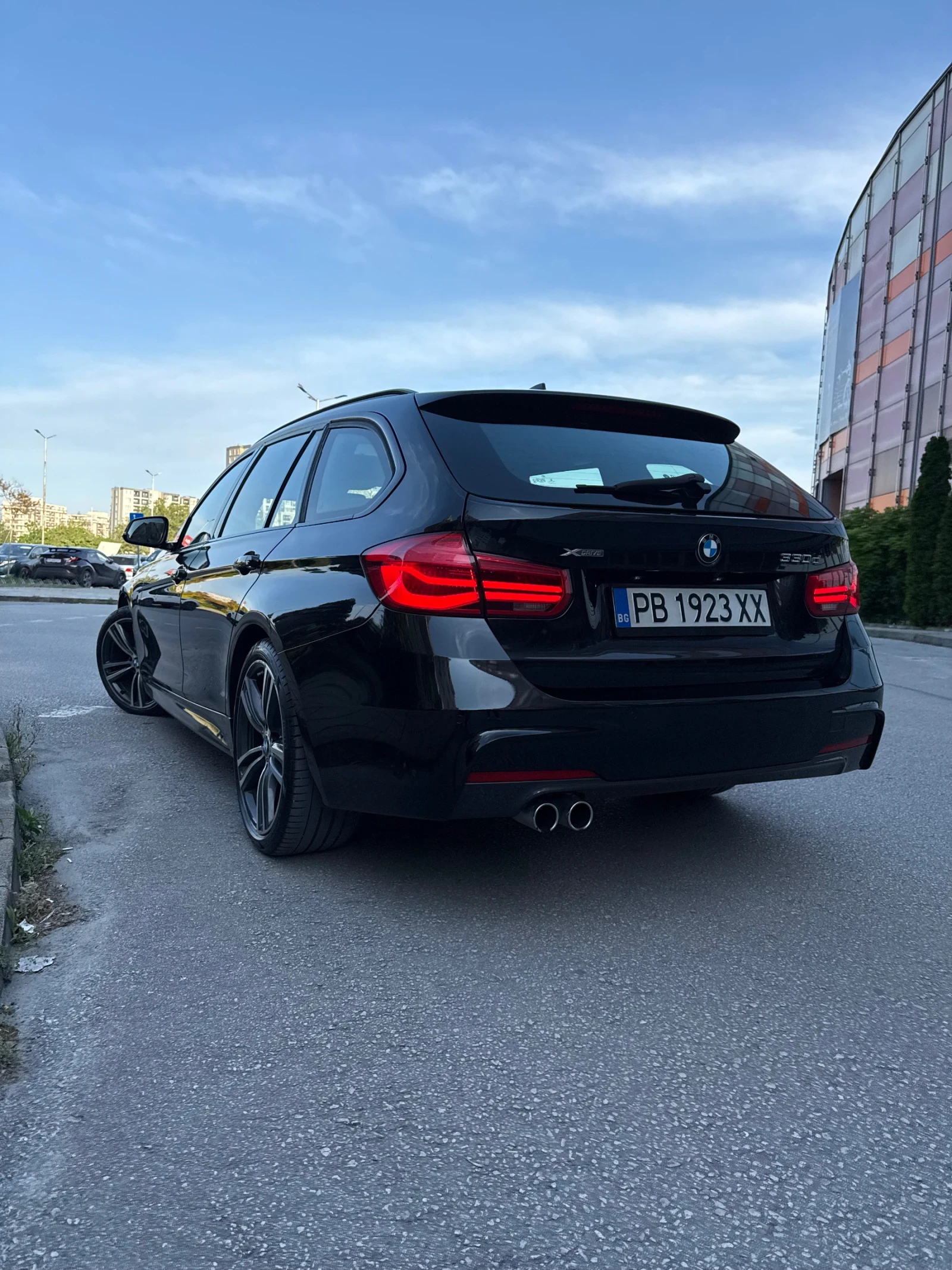 BMW 330 Individual / M-pack / Facelift, снимка 4 - Автомобили и джипове - 53849642