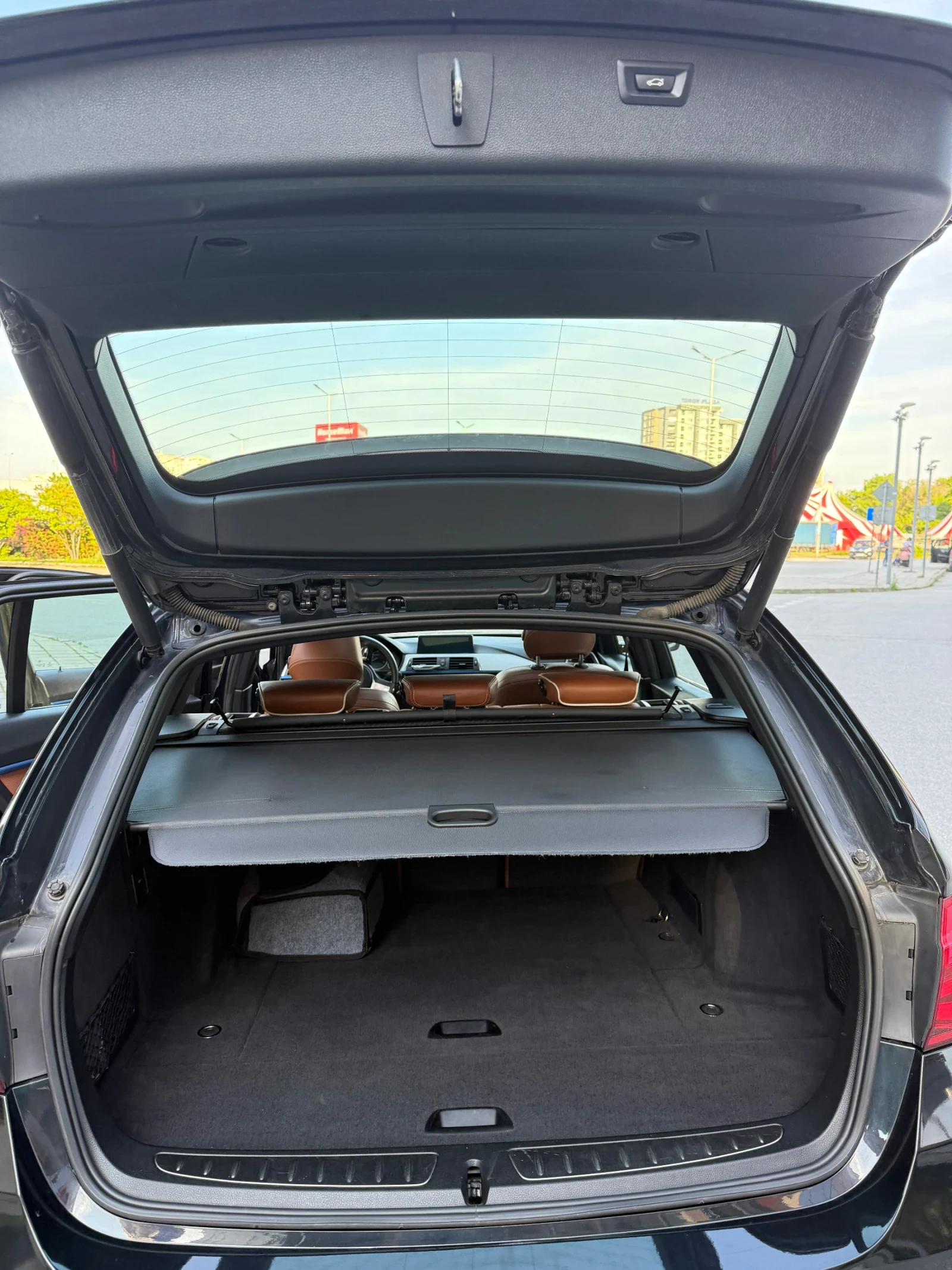 BMW 330 Individual / M-pack / Facelift, снимка 15 - Автомобили и джипове - 53849642