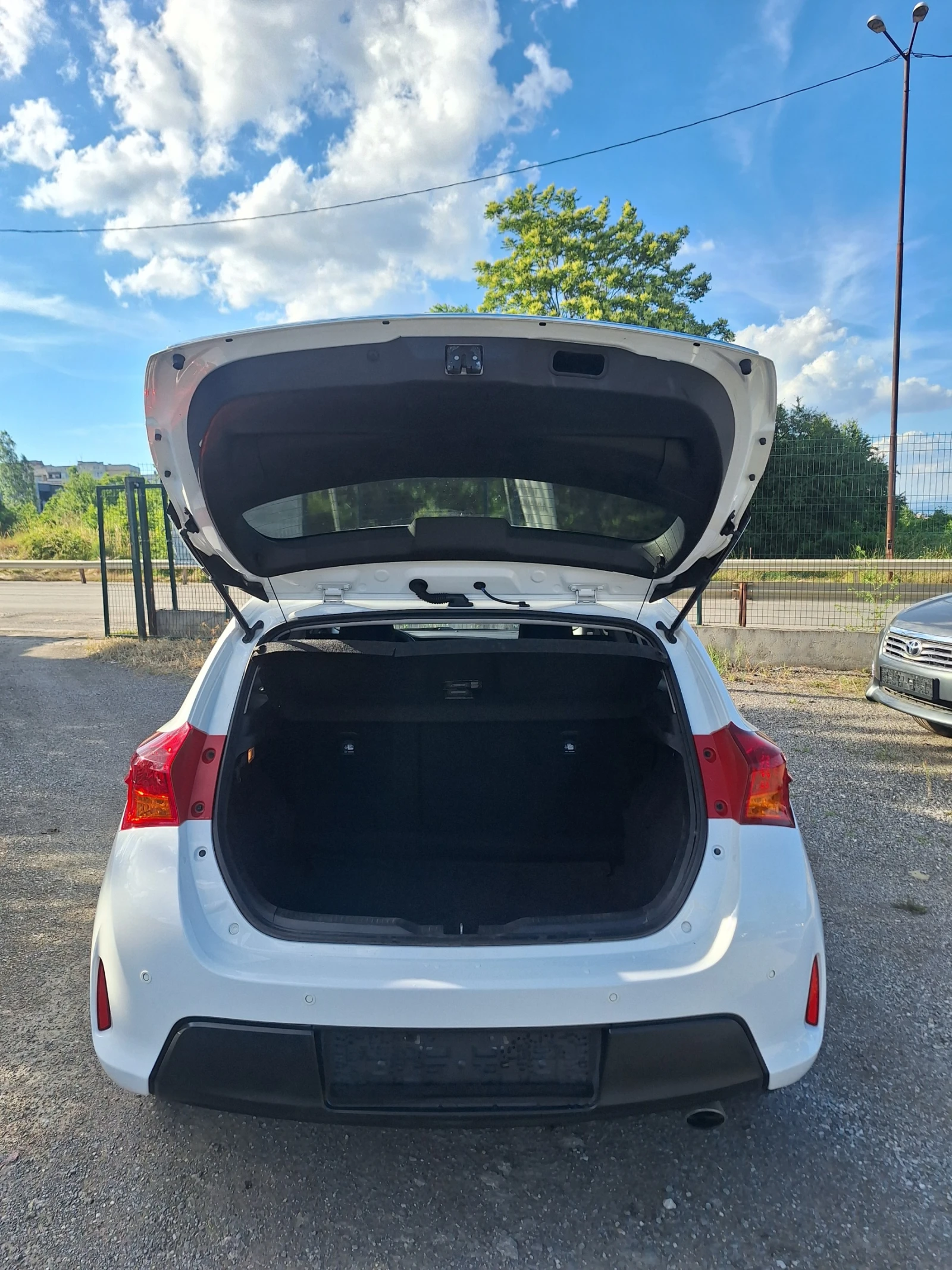 Toyota Auris 1.6-ТОП-132к.с, снимка 7 - Автомобили и джипове - 54972453