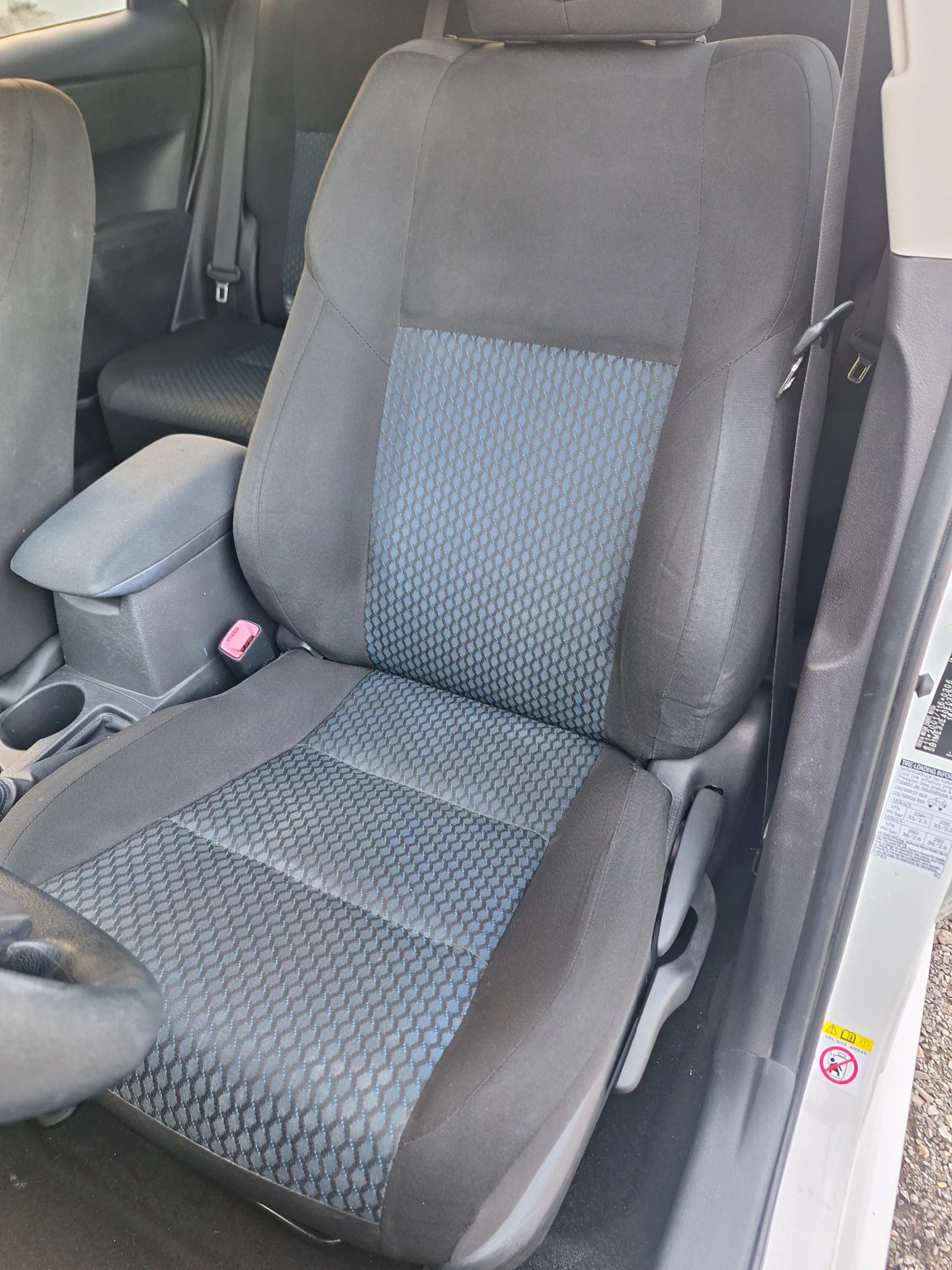 Toyota Auris 1.6-ТОП-132к.с, снимка 9 - Автомобили и джипове - 54972453