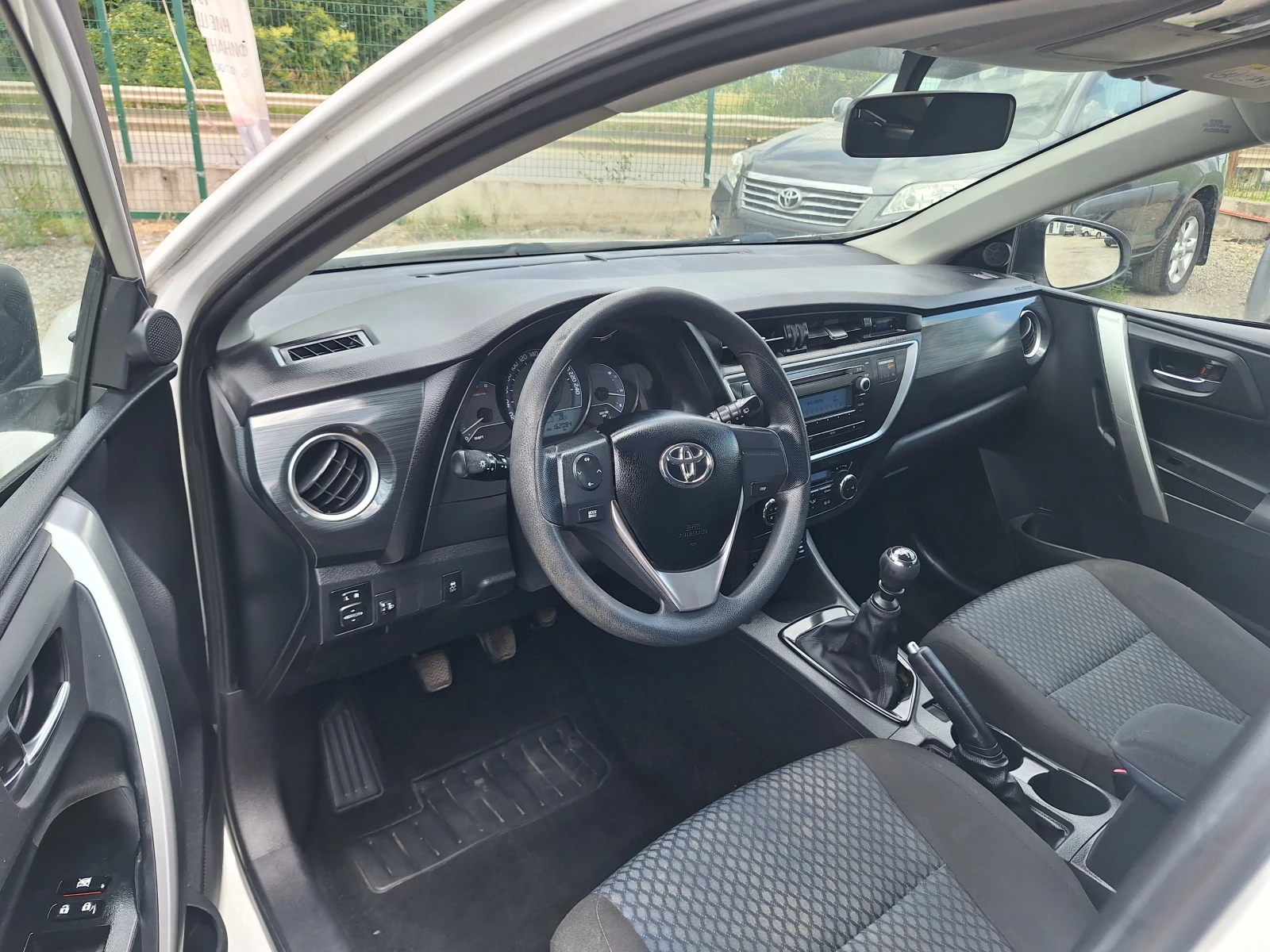 Toyota Auris 1.6-ТОП-132к.с, снимка 16 - Автомобили и джипове - 54972453