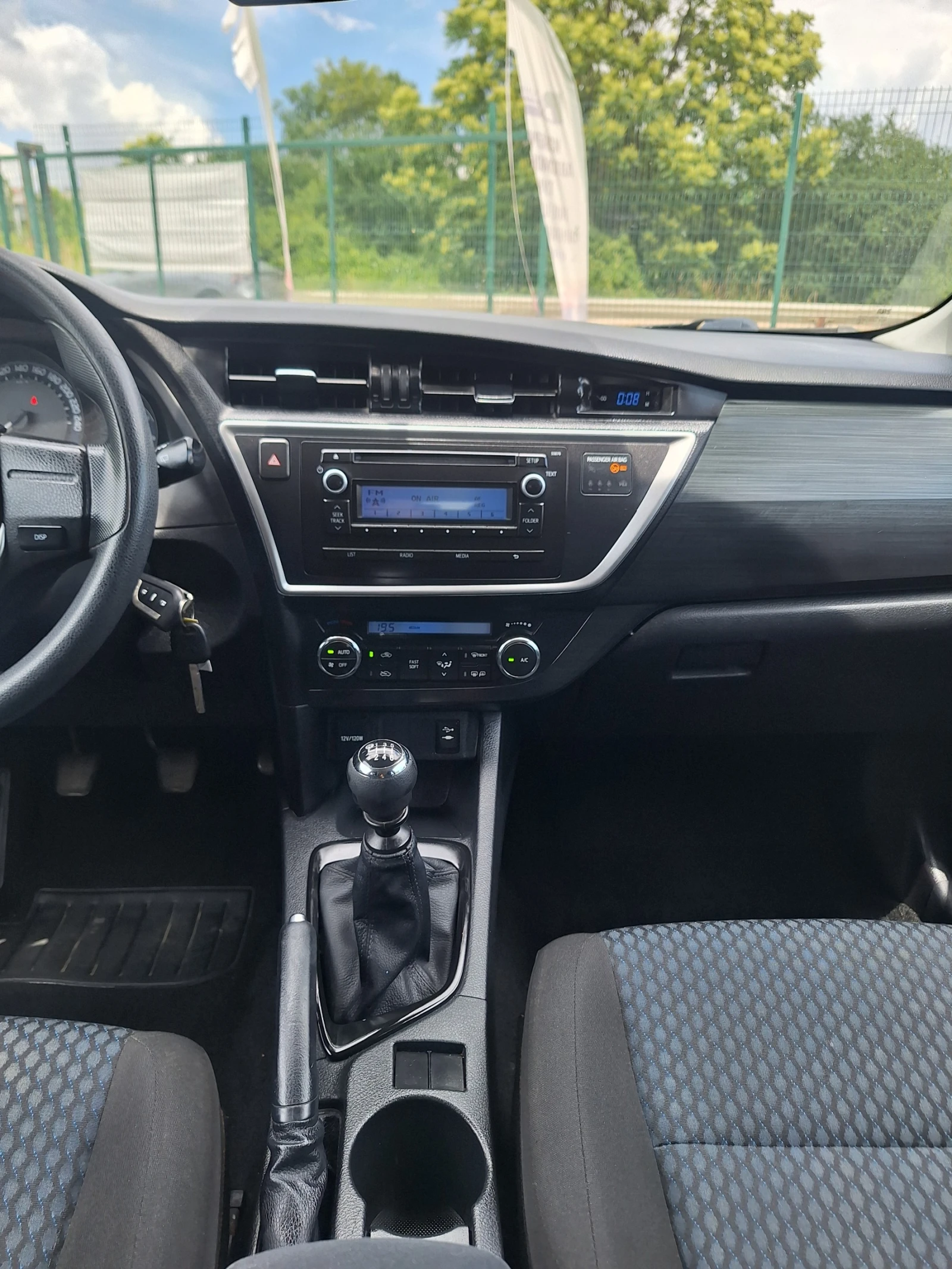 Toyota Auris 1.6-ТОП-132к.с, снимка 12 - Автомобили и джипове - 54972453