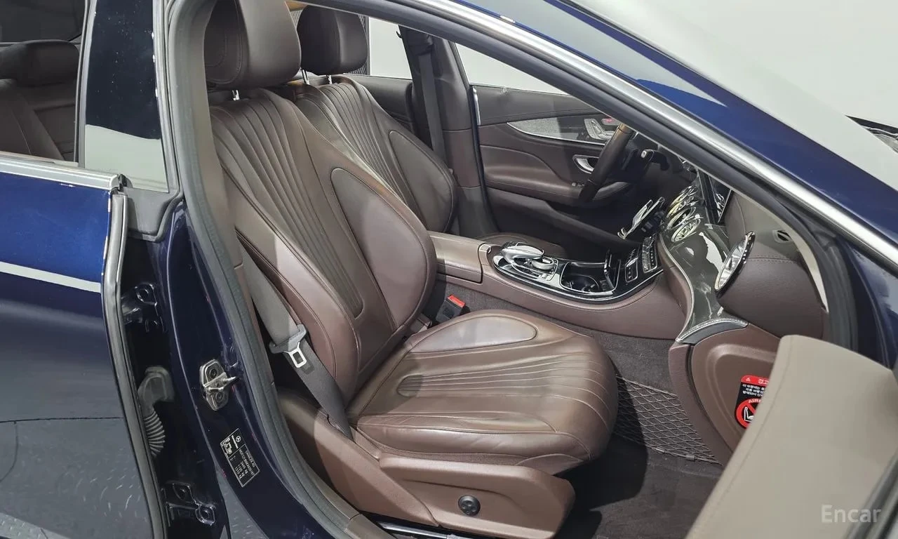 Mercedes-Benz CLS * CLS300d AMG Line * БЕЗ ПЪРВОНАЧАЛНА ВНОСКА, снимка 12 - Автомобили и джипове - 55843181