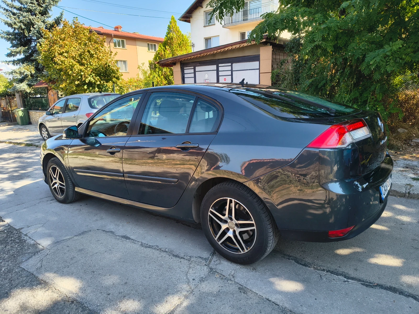 Renault Laguna 2.0dci 6ск, снимка 3 - Автомобили и джипове - 56158583