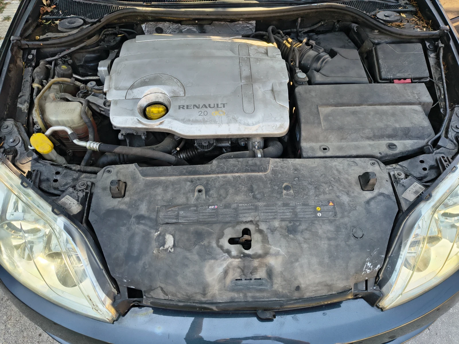 Renault Laguna 2.0dci 6ск, снимка 12 - Автомобили и джипове - 56158583