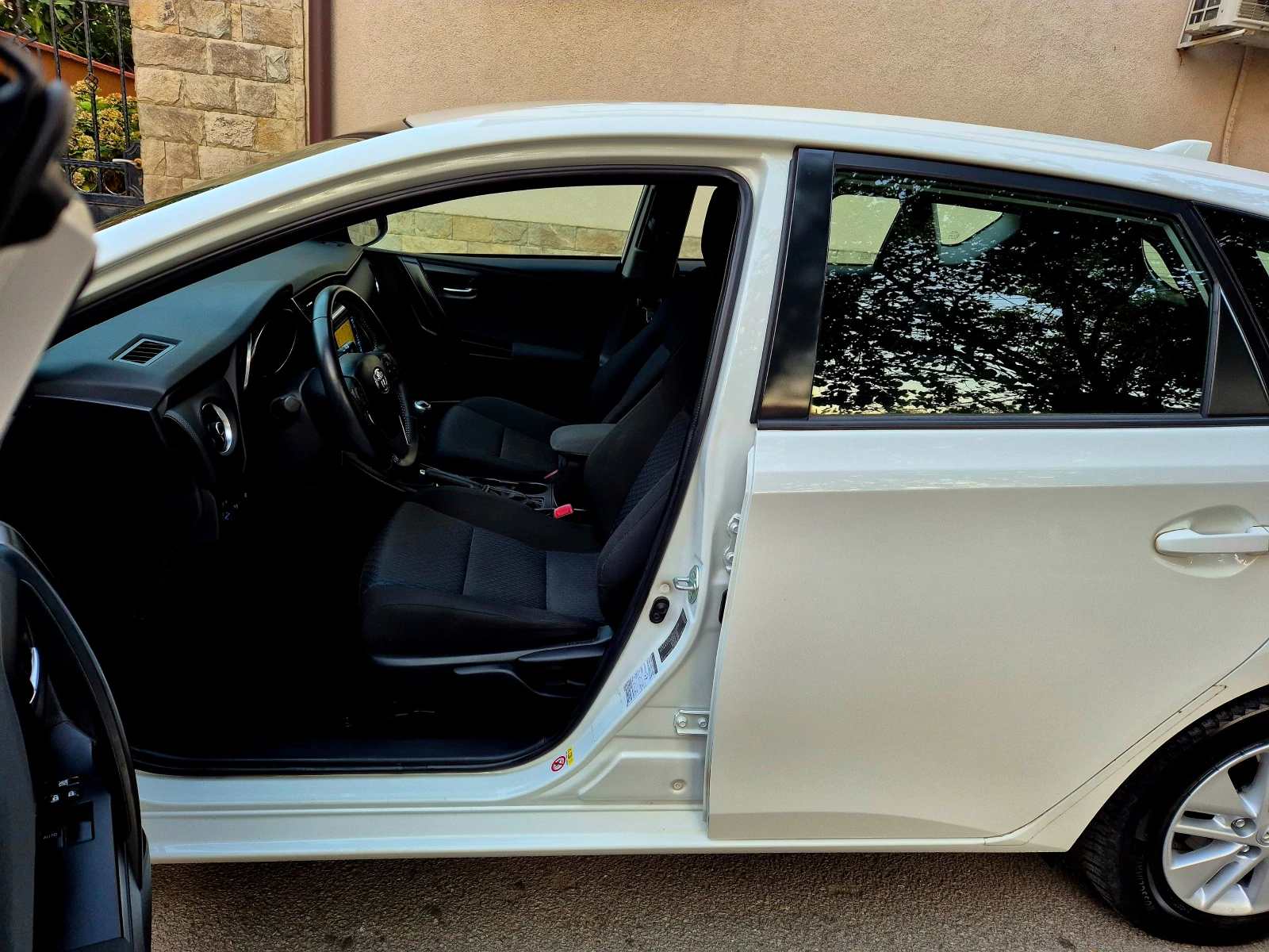 Toyota Auris 1.4d4d-FACE LIFT-navi-veriga-6speed-japan , снимка 12 - Автомобили и джипове - 56217432
