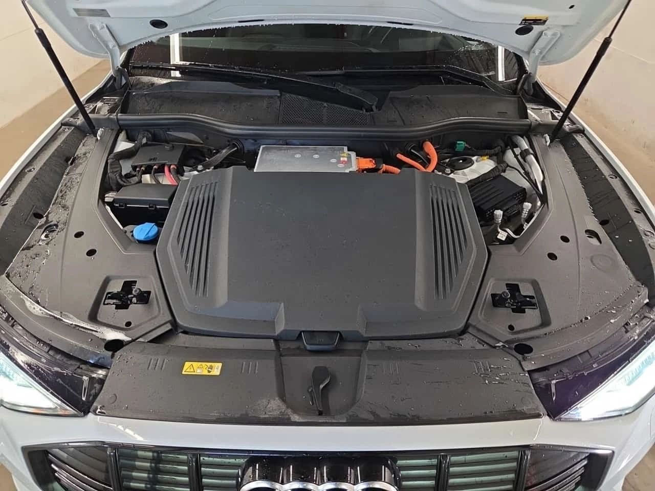 Audi E-Tron * TECHNIK * CARFAX * БЕЗ ПЪРВОНАЧАЛНА ВНОСКА, снимка 16 - Автомобили и джипове - 56277482
