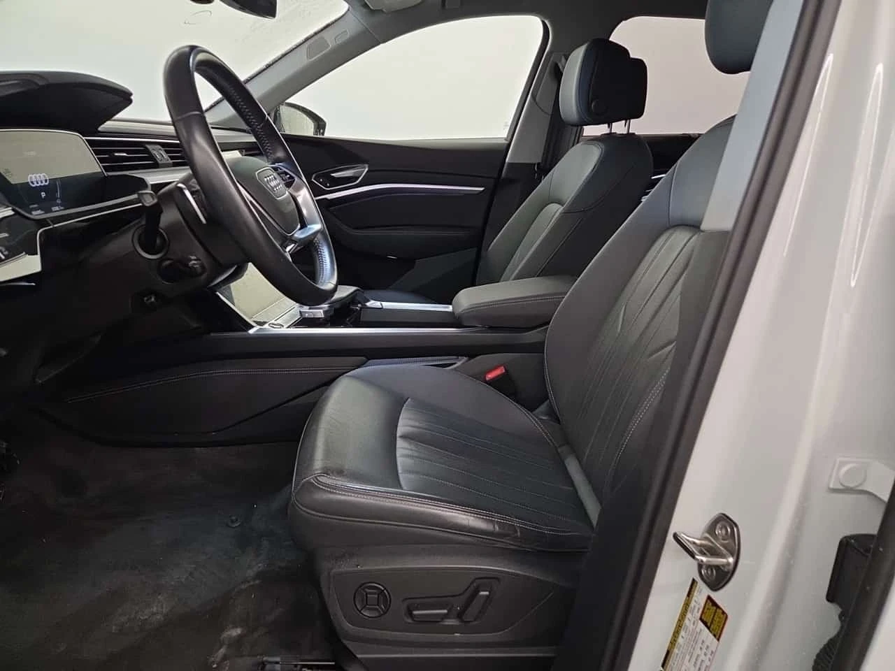 Audi E-Tron * TECHNIK * CARFAX * БЕЗ ПЪРВОНАЧАЛНА ВНОСКА, снимка 5 - Автомобили и джипове - 56277482