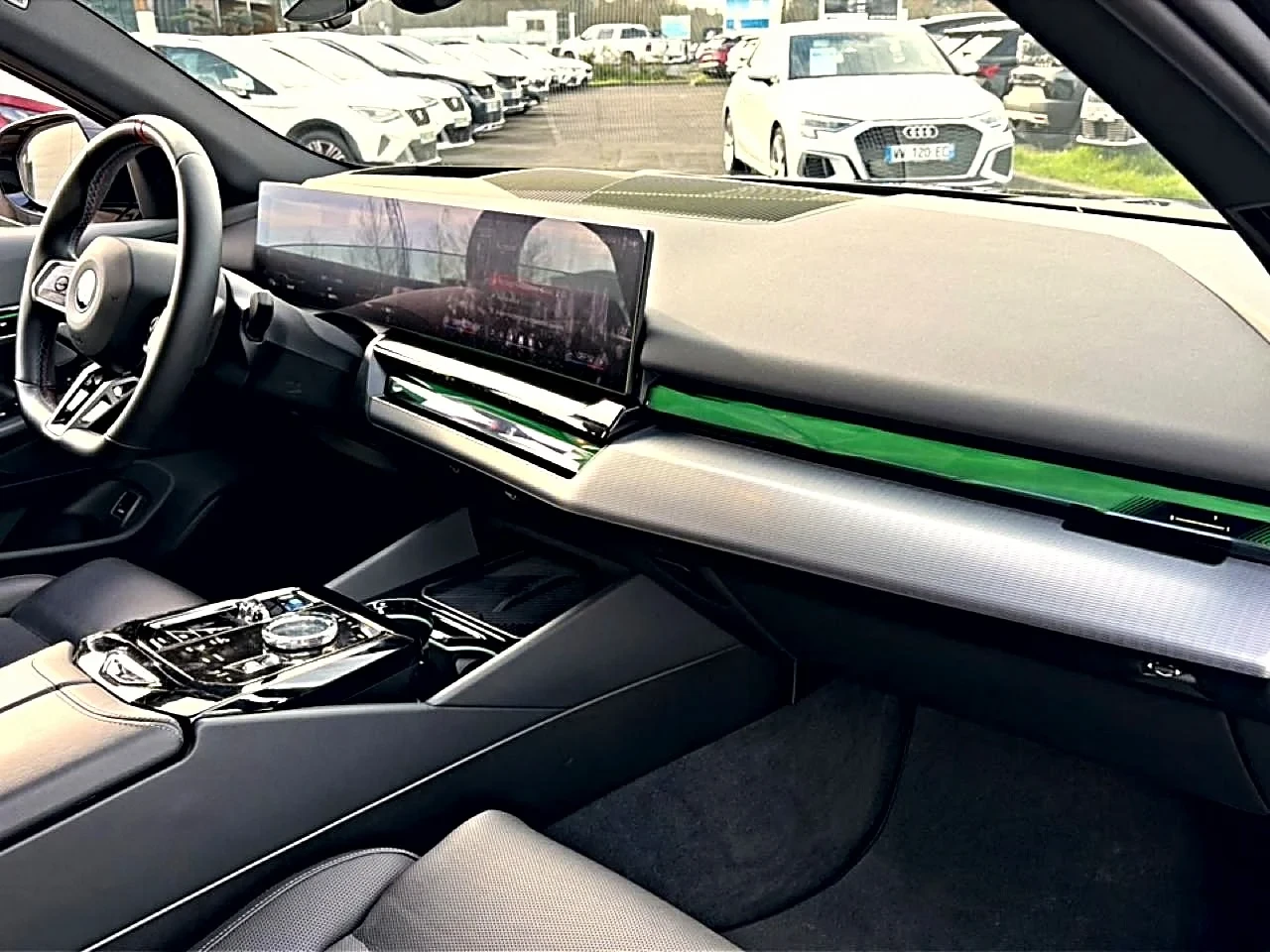 BMW i5 M60 xDrive Ambient Navi Leather Panorama, снимка 14 - Автомобили и джипове - 56287868