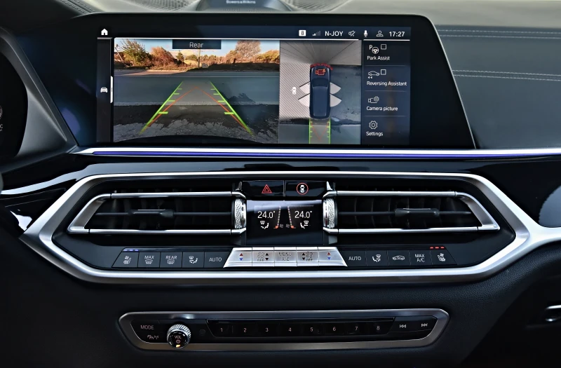 BMW X7 M50D xDrive 3xTV 360 M-Paket B&W-4D 7 SITZE, снимка 12 - Автомобили и джипове - 52159346