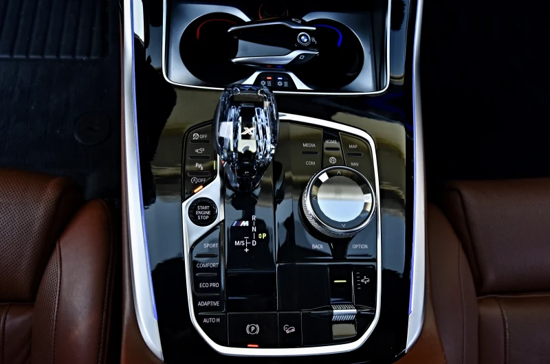 BMW X7 M50D xDrive 3xTV 360 M-Paket B&W-4D 7 SITZE, снимка 13 - Автомобили и джипове - 52159346
