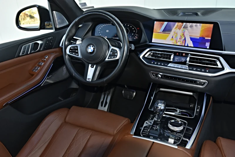 BMW X7 M50D xDrive 3xTV 360 M-Paket B&W-4D 7 SITZE, снимка 10 - Автомобили и джипове - 52159346