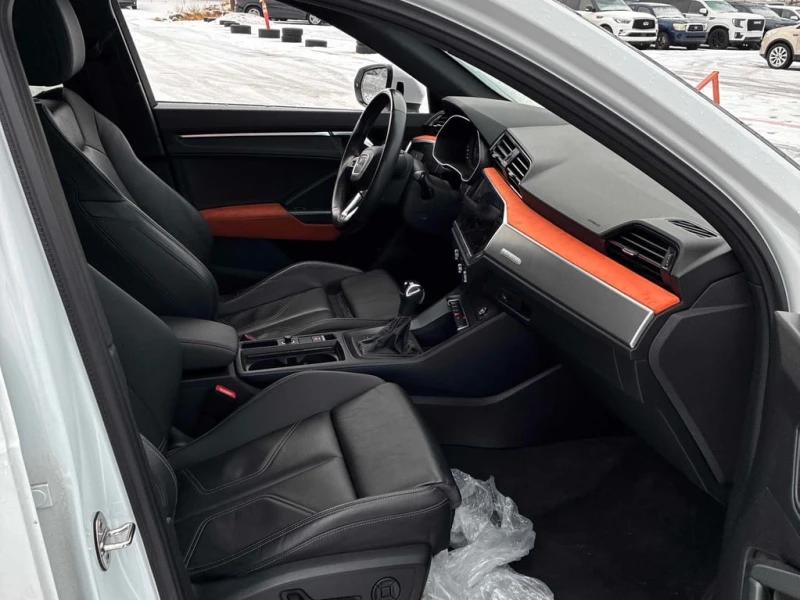 Audi Q3 2023 Progressiv * CARFAX * БЕЗ ПЪРВОНАЧАЛНА ВНОСКА, снимка 12 - Автомобили и джипове - 53027052