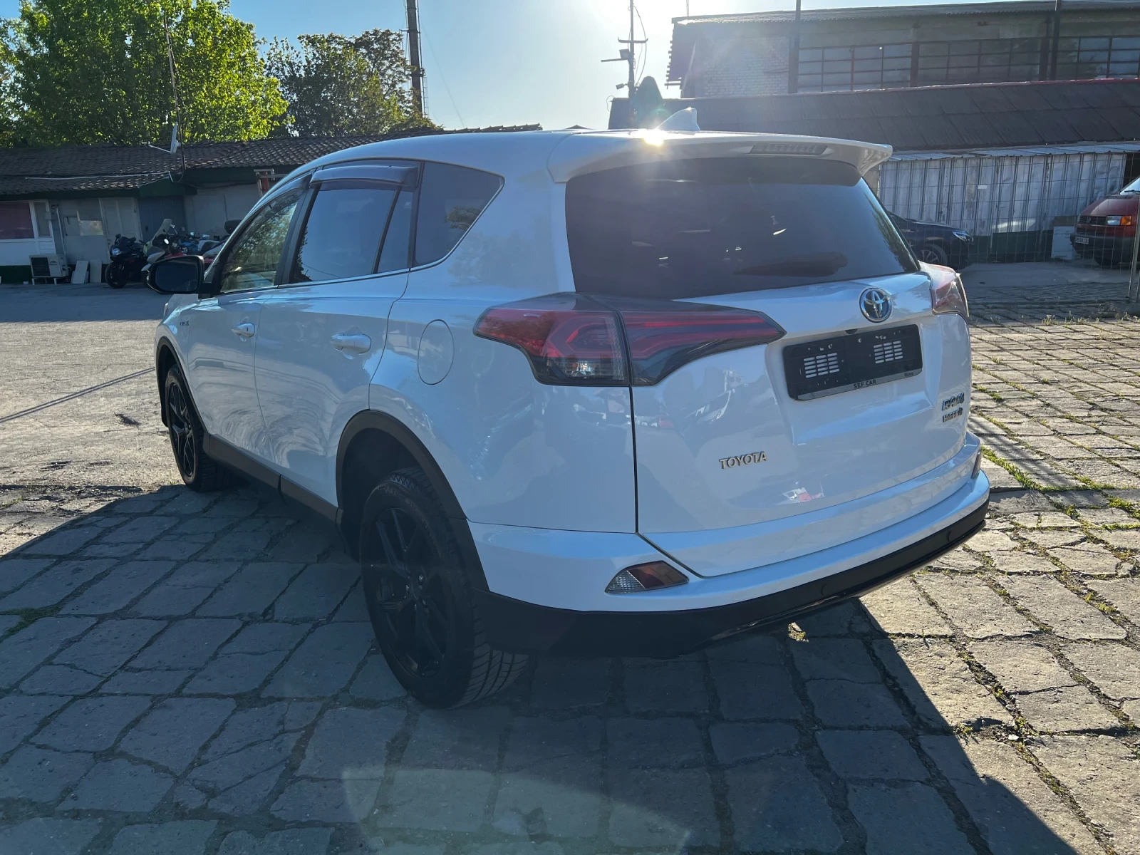 Toyota Rav4 2.5Hybrid* Black Edition* DISTRONIC* LANE ASSIST*  - изображение 4