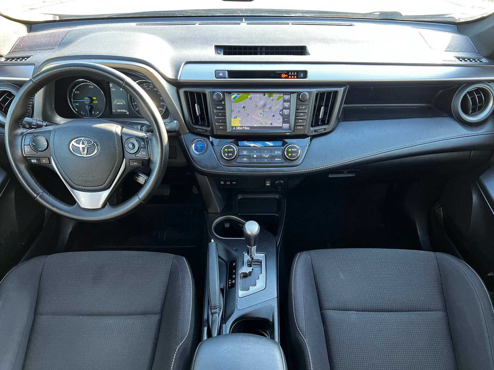 Toyota Rav4 2.5Hybrid* Black Edition* DISTRONIC* LANE ASSIST*  - изображение 8