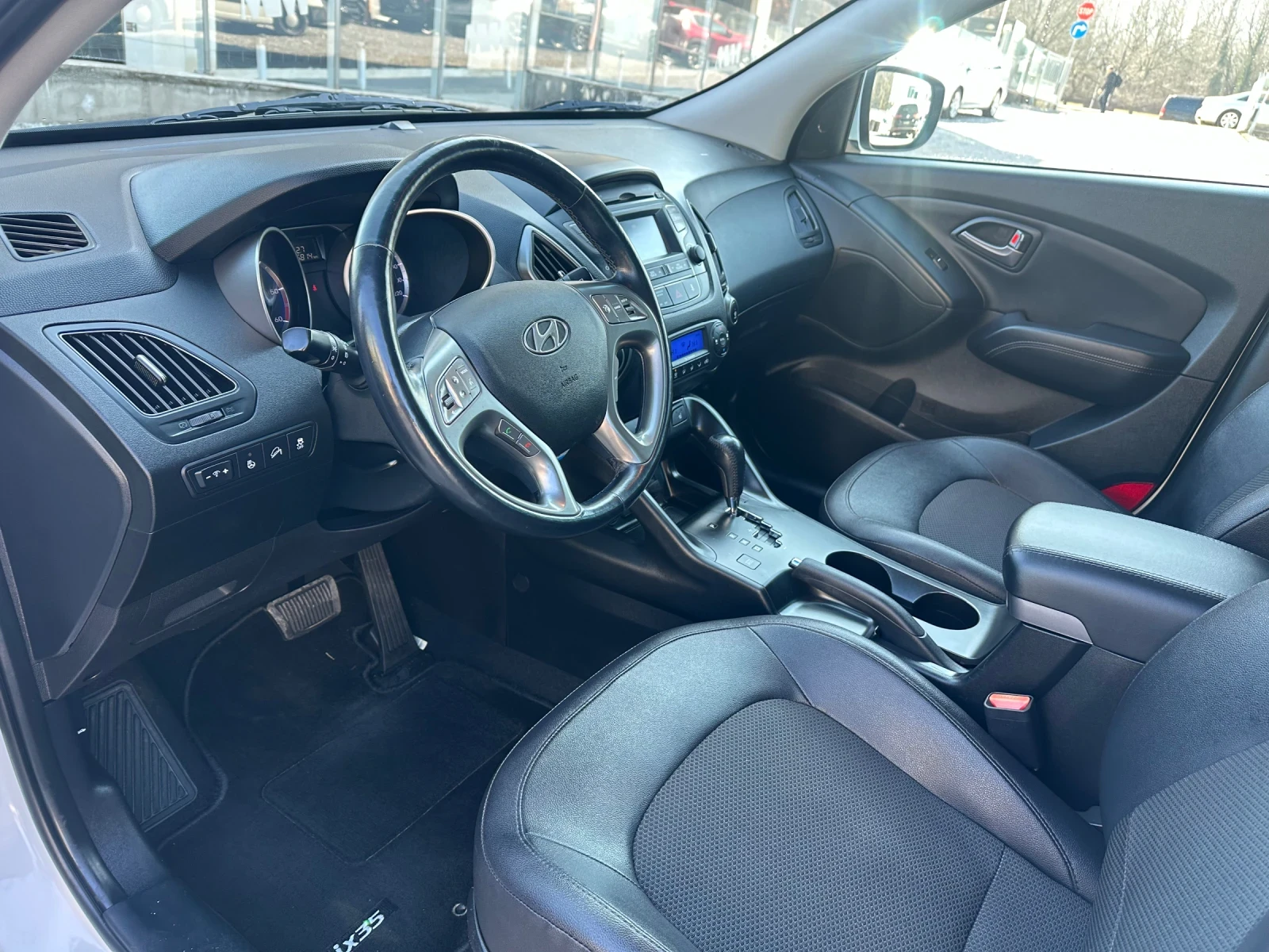 Hyundai IX35 ШВЕЙЦАРИЯ 4х4 АВТОМАТИК - изображение 9