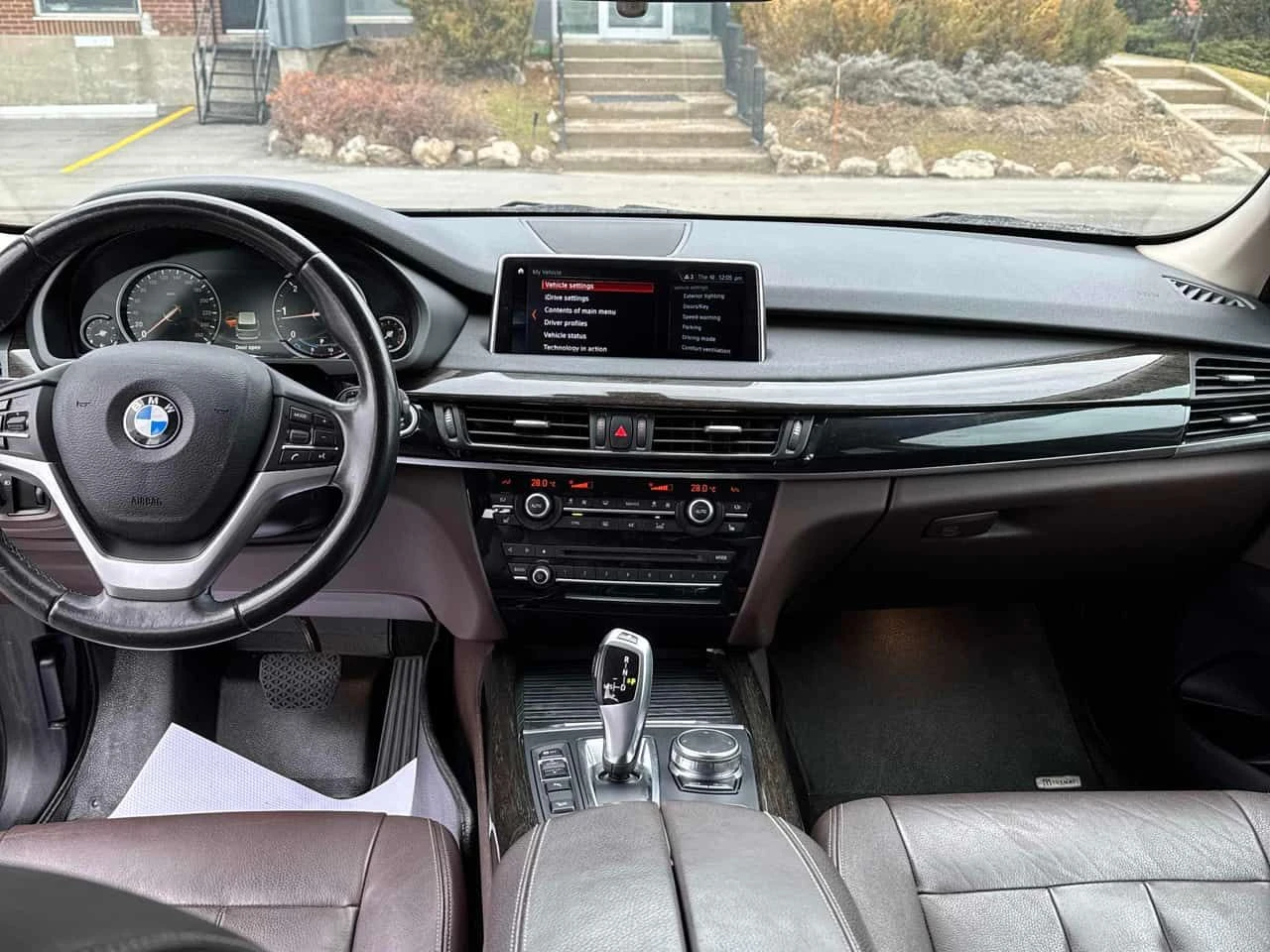 BMW X5 xDrive35d | PANO | ПОДГРЕВИ | KEYLESS | CARFAX, снимка 9 - Автомобили и джипове - 53930925