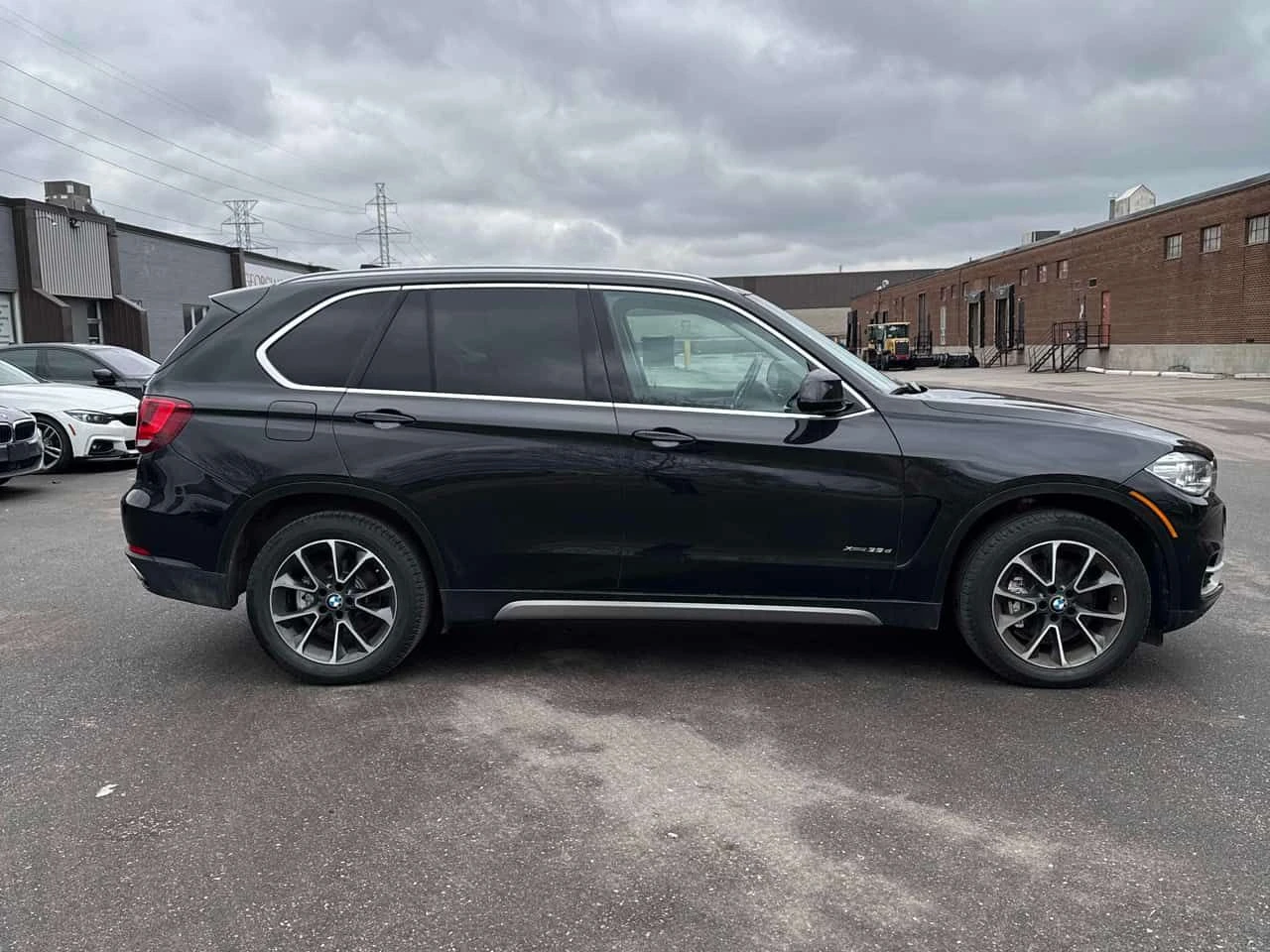 BMW X5 xDrive35d | PANO | ПОДГРЕВИ | KEYLESS | CARFAX, снимка 3 - Автомобили и джипове - 53930925