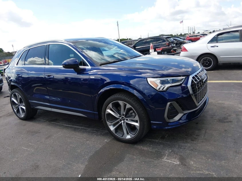 Audi Q3 * * Premium Plus* 45 Tfsi * * S-Line* Quattro* Tip, снимка 2 - Автомобили и джипове - 55096894