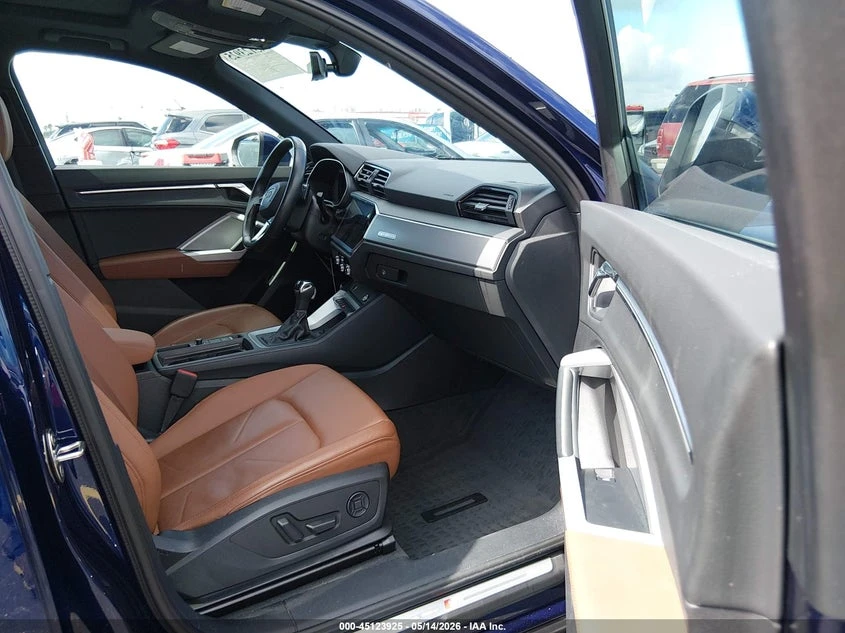 Audi Q3 * * Premium Plus* 45 Tfsi * * S-Line* Quattro* Tip, снимка 5 - Автомобили и джипове - 55096894
