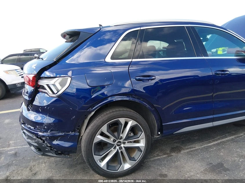 Audi Q3 * * Premium Plus* 45 Tfsi * * S-Line* Quattro* Tip, снимка 12 - Автомобили и джипове - 55096894