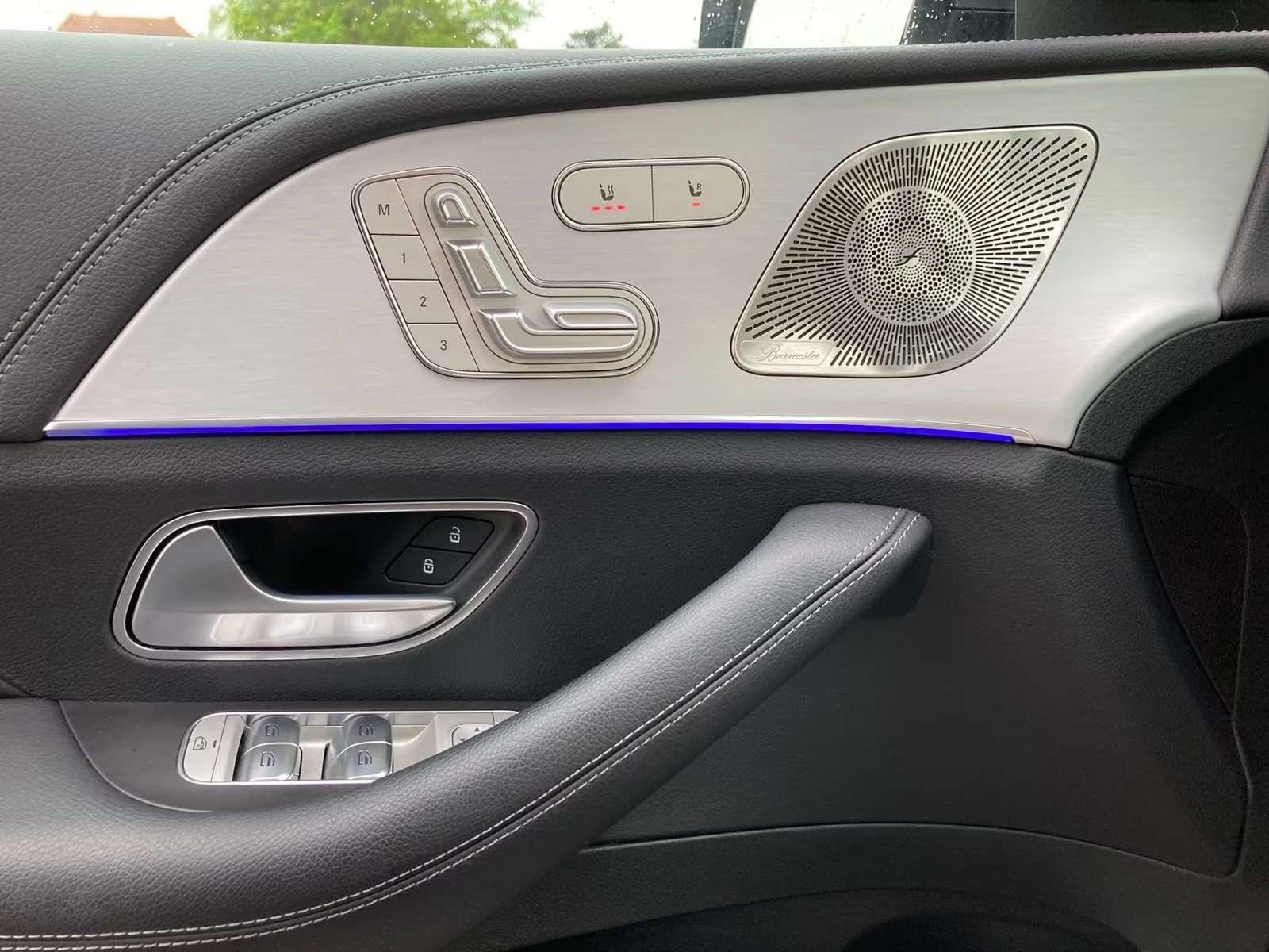 Mercedes-Benz GLE 400 e / AMG / BURM / MULTIBEAM / PANO / 360 / HUD / , снимка 6 - Автомобили и джипове - 55812244