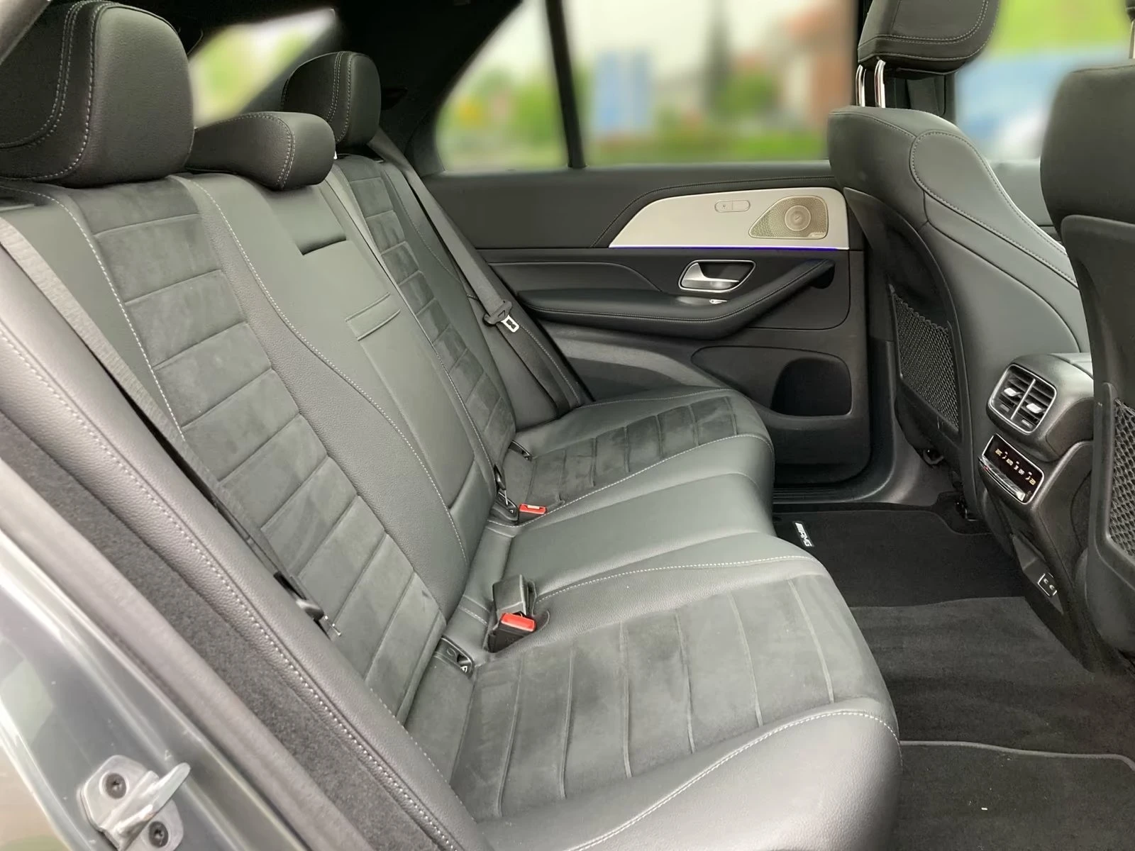 Mercedes-Benz GLE 400 e / AMG / BURM / MULTIBEAM / PANO / 360 / HUD / , снимка 12 - Автомобили и джипове - 55812244