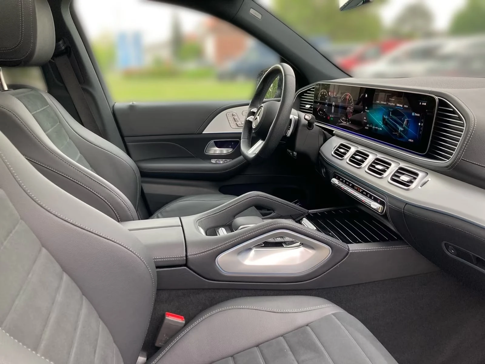 Mercedes-Benz GLE 400 e / AMG / BURM / MULTIBEAM / PANO / 360 / HUD / , снимка 11 - Автомобили и джипове - 55812244