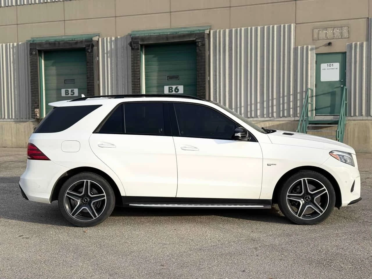 Mercedes-Benz GLE * AMG 43 * CARFAX * ЦЕНА ДО БГ, снимка 3 - Автомобили и джипове - 56233696
