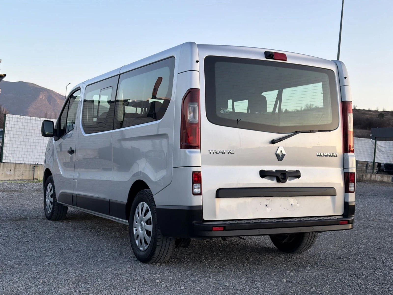 Renault Trafic 1.6dCi 9м E6B LONG, снимка 4 - Бусове и автобуси - 53875240