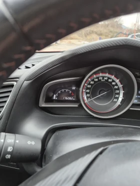 Mazda 3 1.5 D skyaktiv, снимка 12