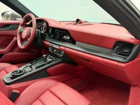Porsche 911 Carrera 4 GTS , снимка 17