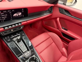Porsche 911 Carrera 4 GTS , снимка 16
