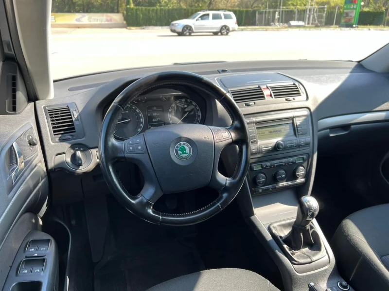 Skoda Octavia 1.8 T TSI, снимка 9 - Автомобили и джипове - 49295314