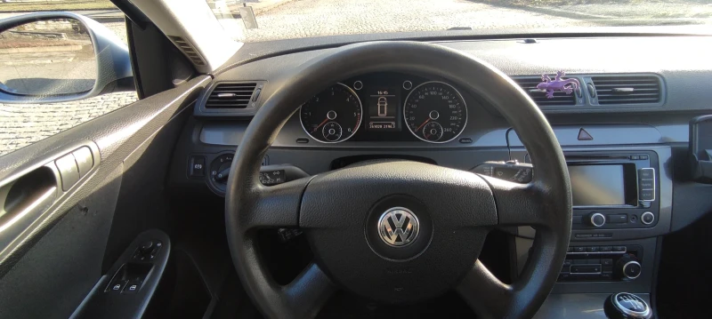 VW Passat 1.6 TDI, снимка 5 - Автомобили и джипове - 49423681