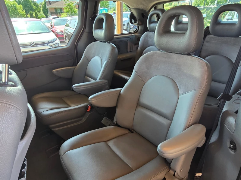 Chrysler Voyager 2.5CRD/Kожен салон/6+ 1места/Лизинг, снимка 9 - Автомобили и джипове - 51909277