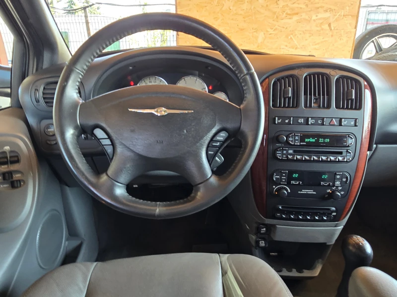 Chrysler Voyager 2.5CRD/Kожен салон/6+ 1места/Лизинг, снимка 10 - Автомобили и джипове - 51909277