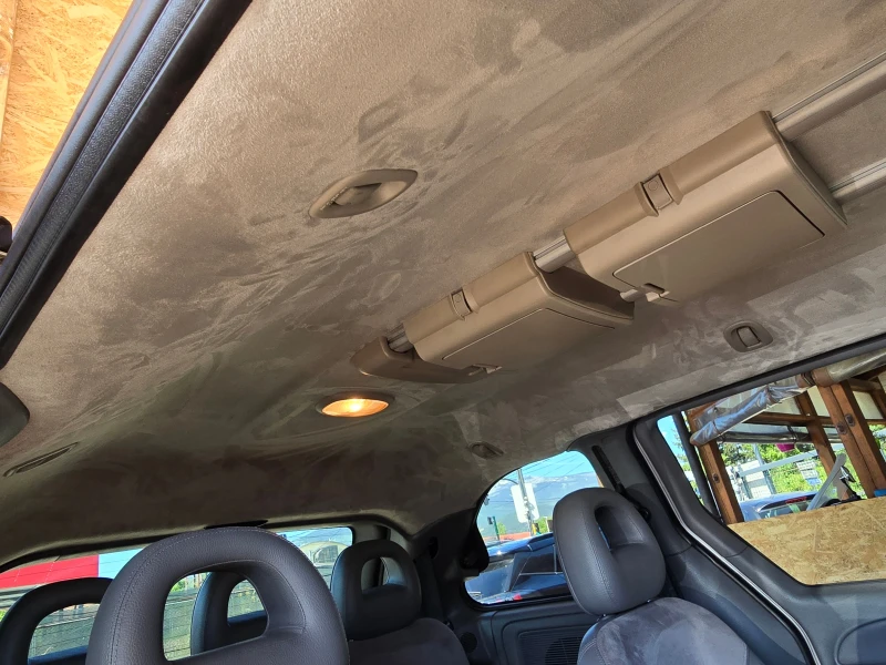 Chrysler Voyager 2.5CRD/Kожен салон/6+ 1места/Лизинг, снимка 13 - Автомобили и джипове - 51909277