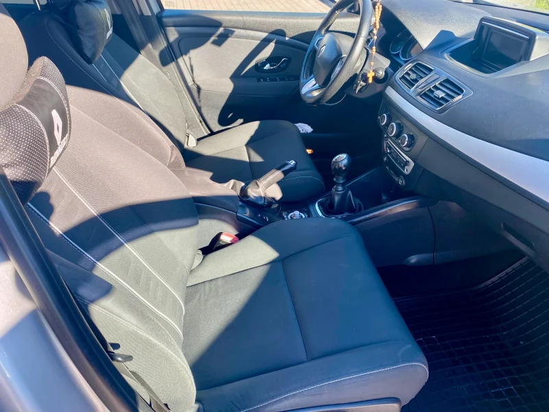 Renault Megane 1.5 dci, снимка 9 - Автомобили и джипове - 52721053