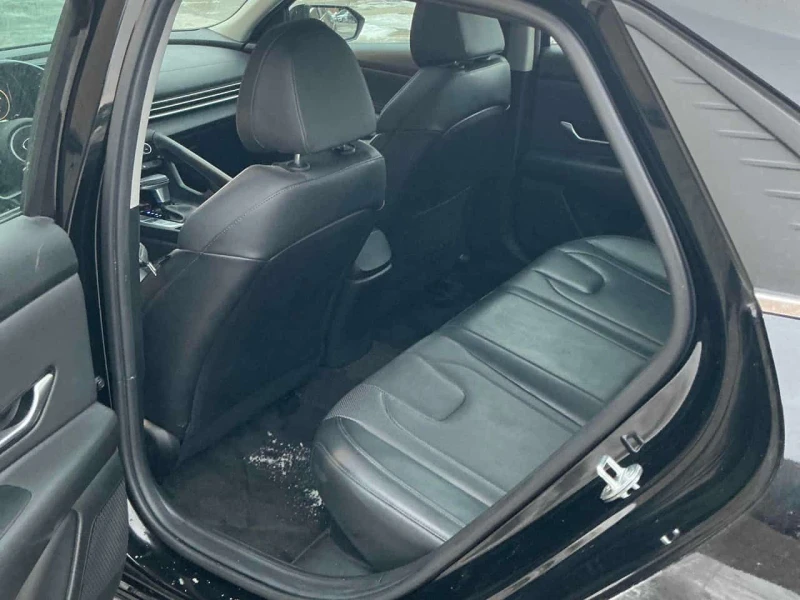 Hyundai Elantra Ultimate  CARFAX, снимка 11 - Автомобили и джипове - 53600325