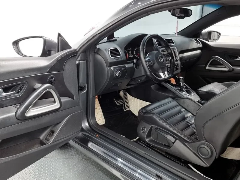 VW Scirocco 2.0 Tdi R-Line, снимка 10 - Автомобили и джипове - 55888019
