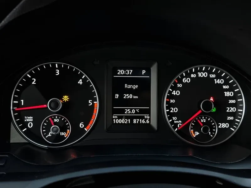 VW Scirocco 2.0 Tdi R-Line, снимка 8 - Автомобили и джипове - 55888019