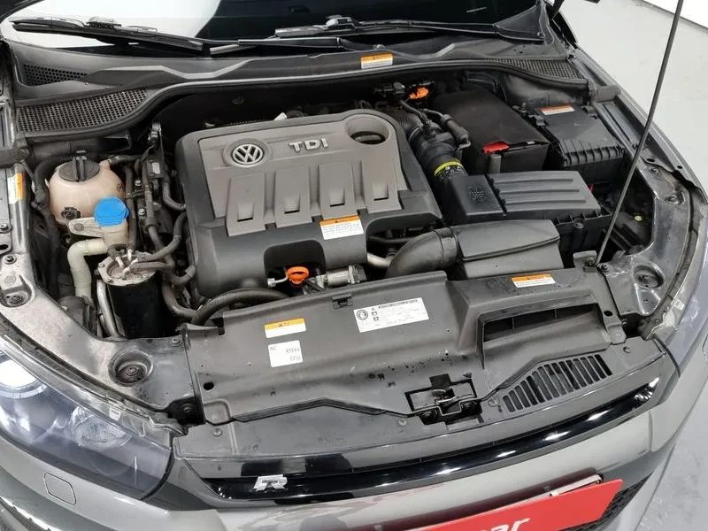 VW Scirocco 2.0 Tdi R-Line, снимка 6 - Автомобили и джипове - 55888019