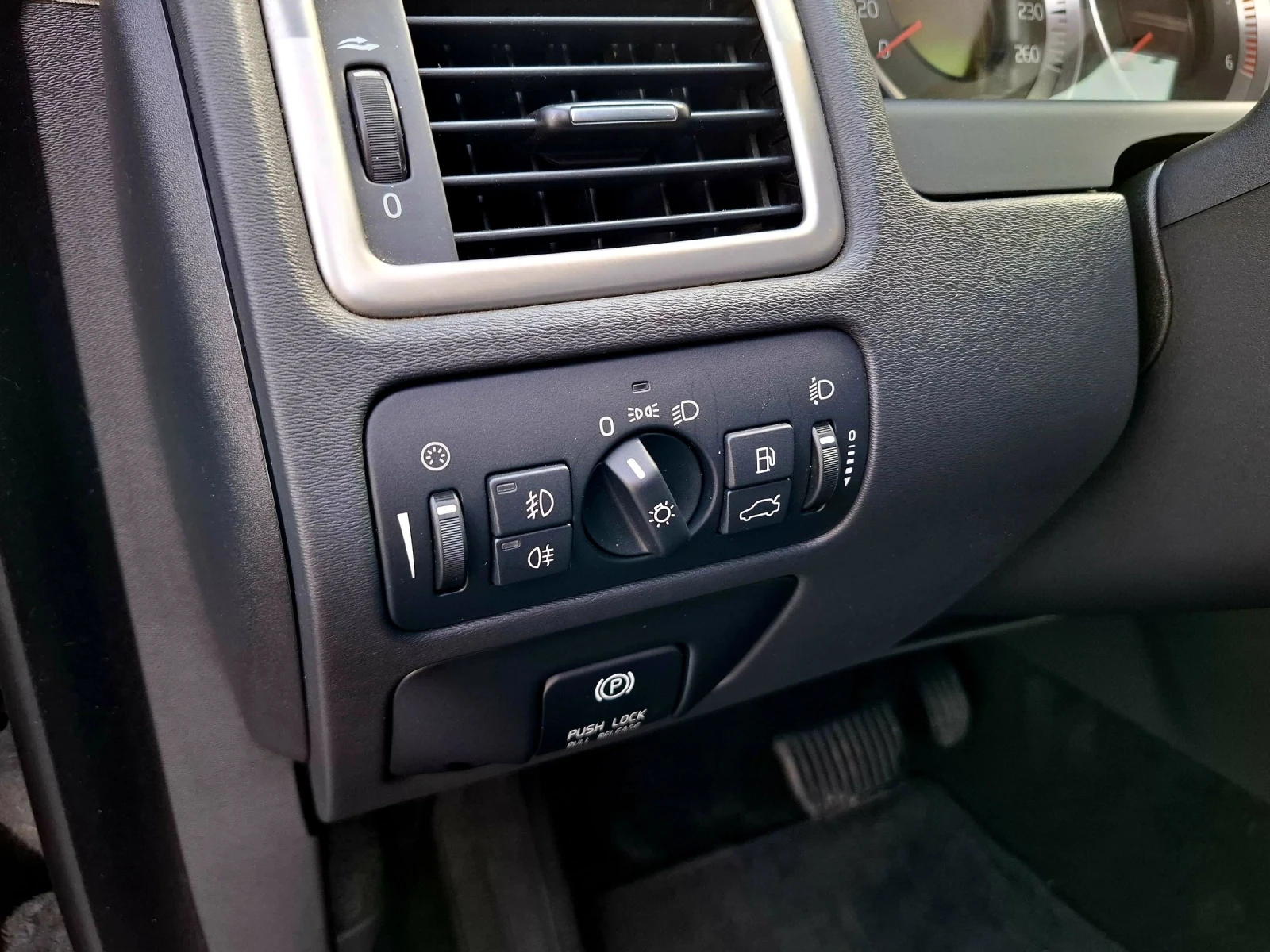 Volvo V70 АВТОМАТИК/КОЖА/НАВИГАЦИЯ | Mobile.bg — изображение 12