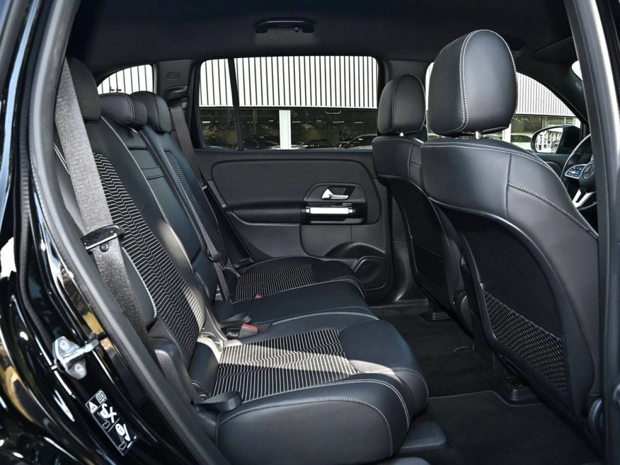 Mercedes-Benz EQB 300 / 58м гаранция - изображение 4